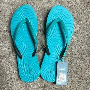 NWT high tide thong flip flop sandals in aqua women’s 11